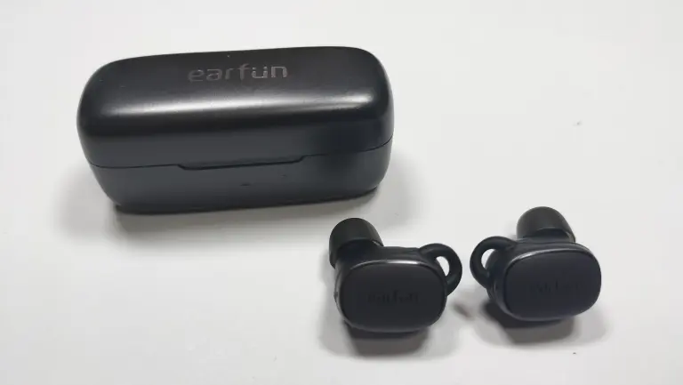 ワイヤレスイヤホン 3セット Jabra JBL earfun Jabra完全ワイヤレスイヤホン 「Jabra Evolve2